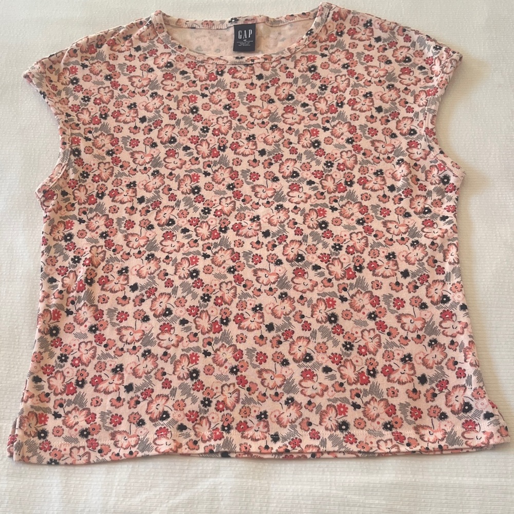 GAP Women's Tee, 100% Cotton, Size M, Excellent Pre Owned Condition
